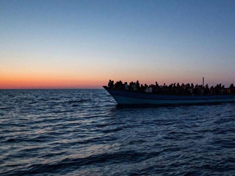 Migranti, naufragio al largo di Lampedusa: almeno 20 morti, una neonata tra le vittime