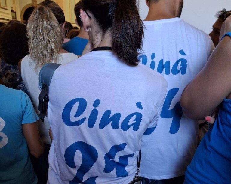 Sinona Cinà, folla ai funerali: l’omaggio delle compagne di squadra