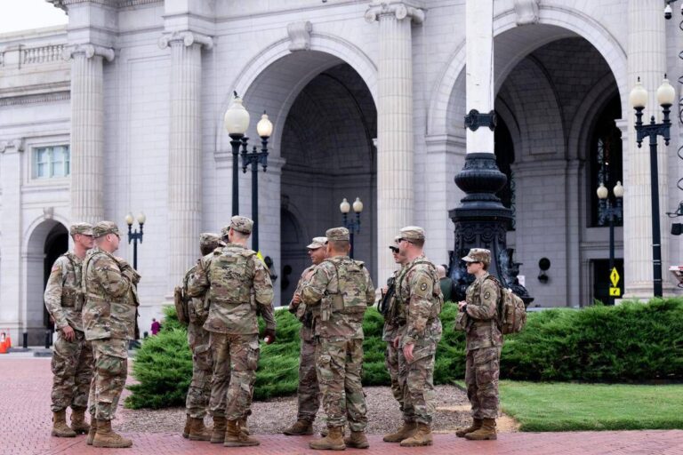 Trump schiera Guardia Nazionale armata a Washington: “Pronta a reagire”