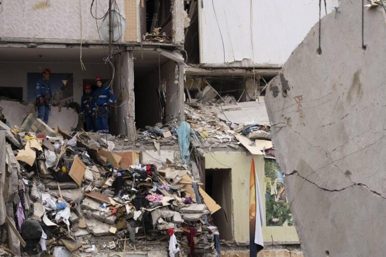 Ucraina-Russia, Zelensky: “Cinque bambini tra i 31 morti in attacco Kiev”