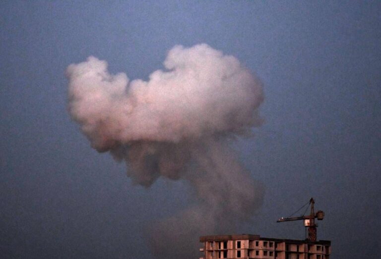 Ucraina, massiccio attacco notturno su Kiev. Zelensky: “Almeno 8 morti”