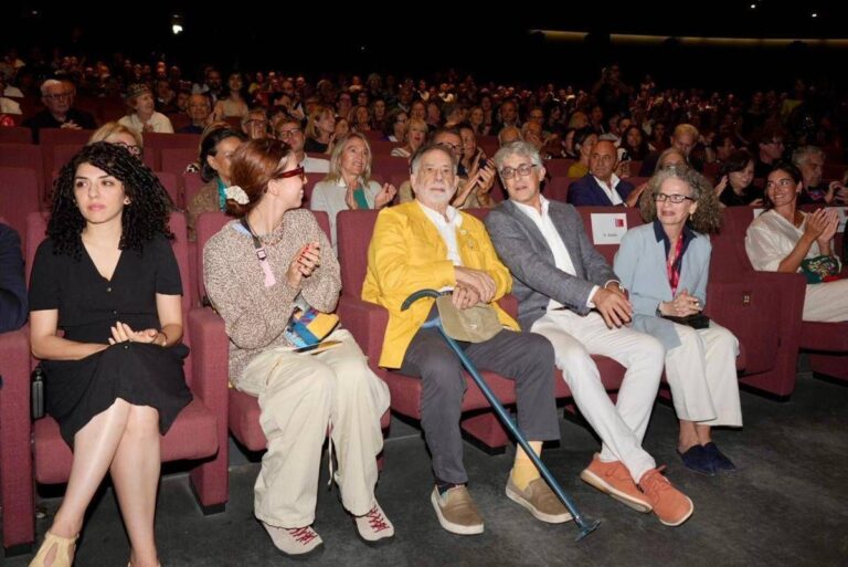 Venezia 2025, a sorpresa Coppola in sala: standing ovation