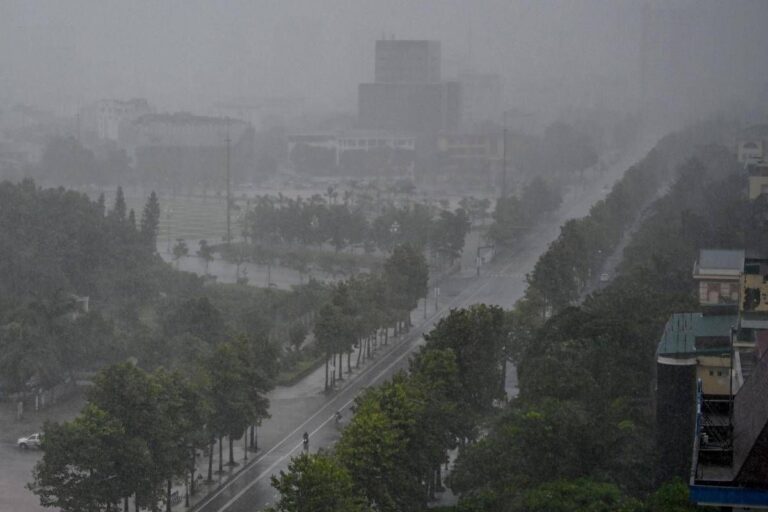 Vietnam, tifone Kajiki si avvicina alla costa: evacuate oltre 325mila persone