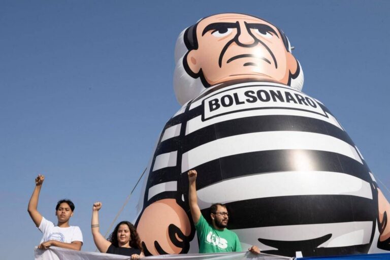 Brasile, folla in festa per condanna Bolsonaro: “Giustizia è fatta!”