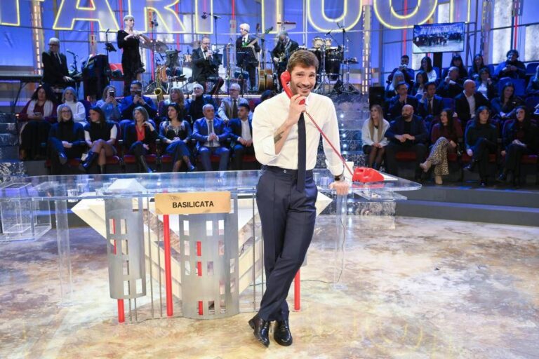 De Martino torna stasera con ‘Affari Tuoi’, il nuovo regolamento