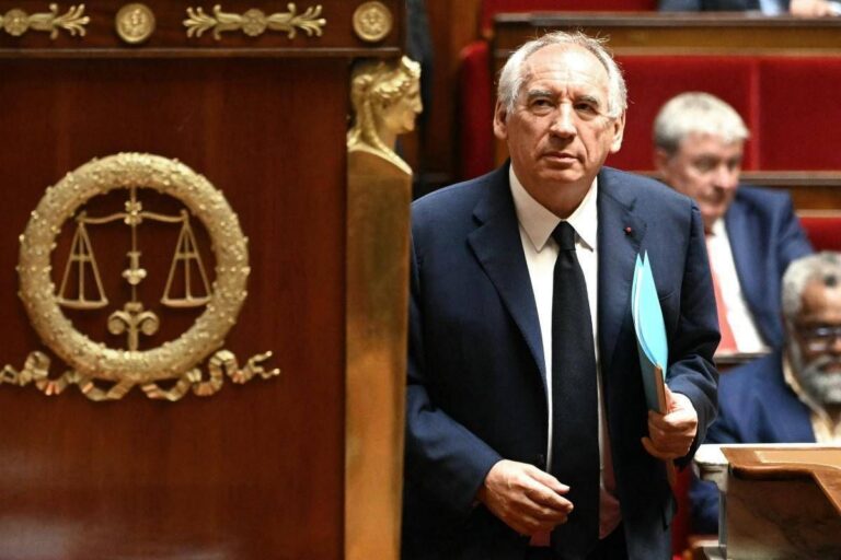 Francia, cade il governo: Bayrou non ottiene fiducia sulla manovra finanziaria
