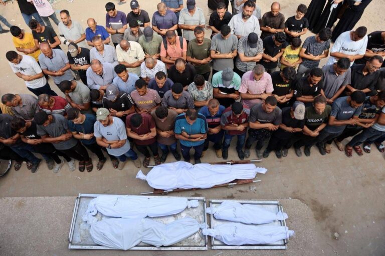 Gaza, nuovi raid: “19 morti”. Media: “Ostaggi potrebbero essere trasferiti nascosti tra sfollati”
