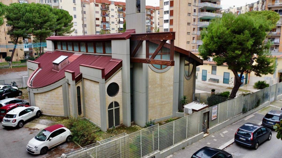 Neonato morto in culla termica Bari, rinviati a giudizio parroco e responsabile manutenzione