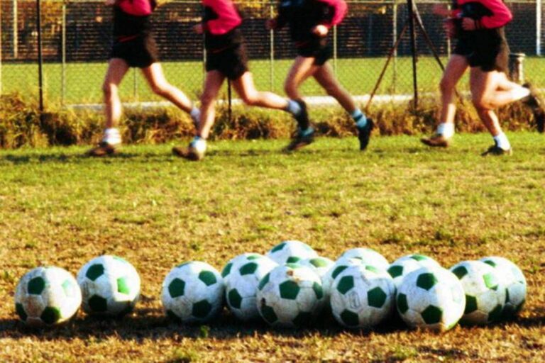 Portiere 13enne picchiato da padre di avversario, squalifica di un anno per baby calciatore