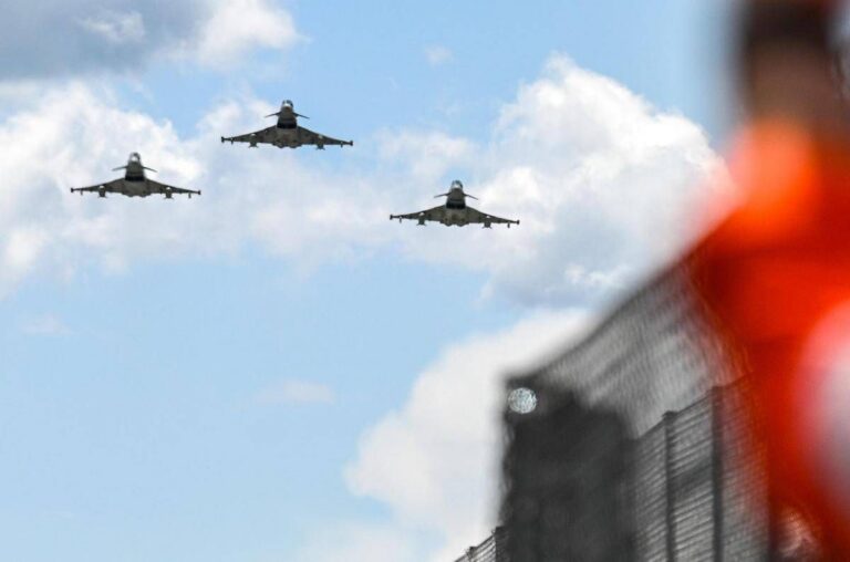 Regno Unito schiera i caccia in Polonia, Mosca accusa la Nato: “E’ in guerra con Russia”