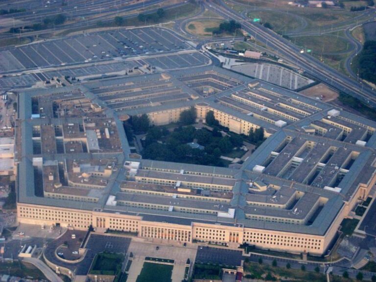Usa, Trump rinomina il Pentagono in Dipartimento della Guerra