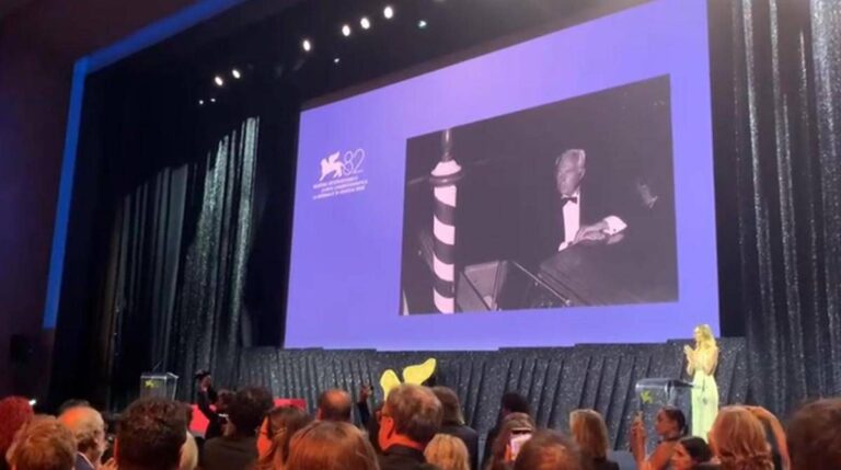Venezia 82, a Servillo la Coppa Volpi per ‘La Grazia’. Standing ovation per Armani
