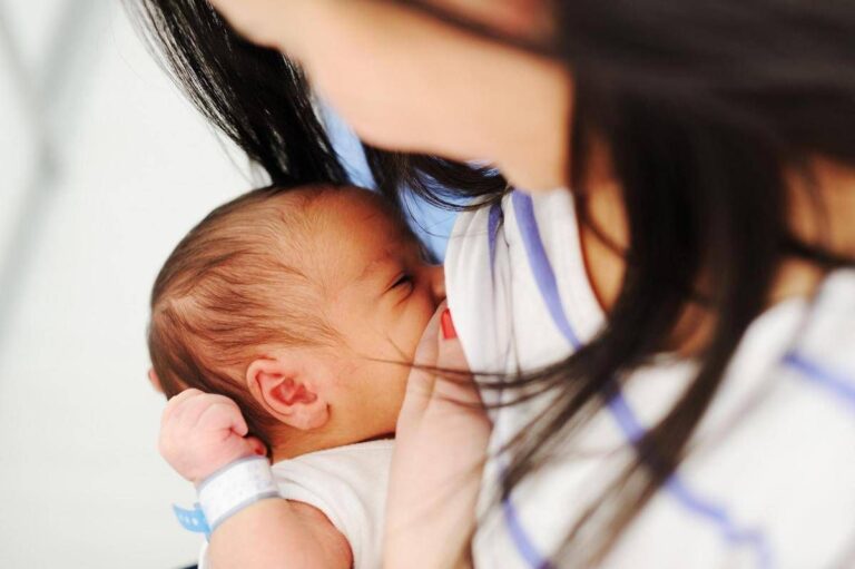 Allattamento al seno un investimento per il futuro, i consigli dei pediatri