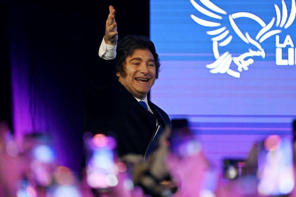 Argentina, Milei trionfa alle elezioni legislative: vittoria con oltre il 40% delle preferenze