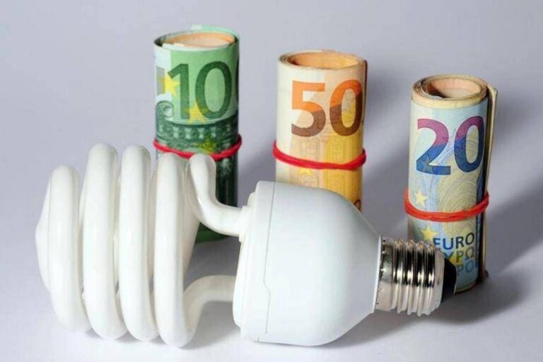 Bollette, maxi addebito sotto dicitura ‘ricostruzione consumi’? Ecco cosa fare