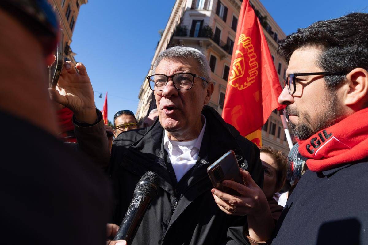 Manifestazione Cgil oggi a Roma, Landini: “Non escludo uno sciopero contro la Manovra”