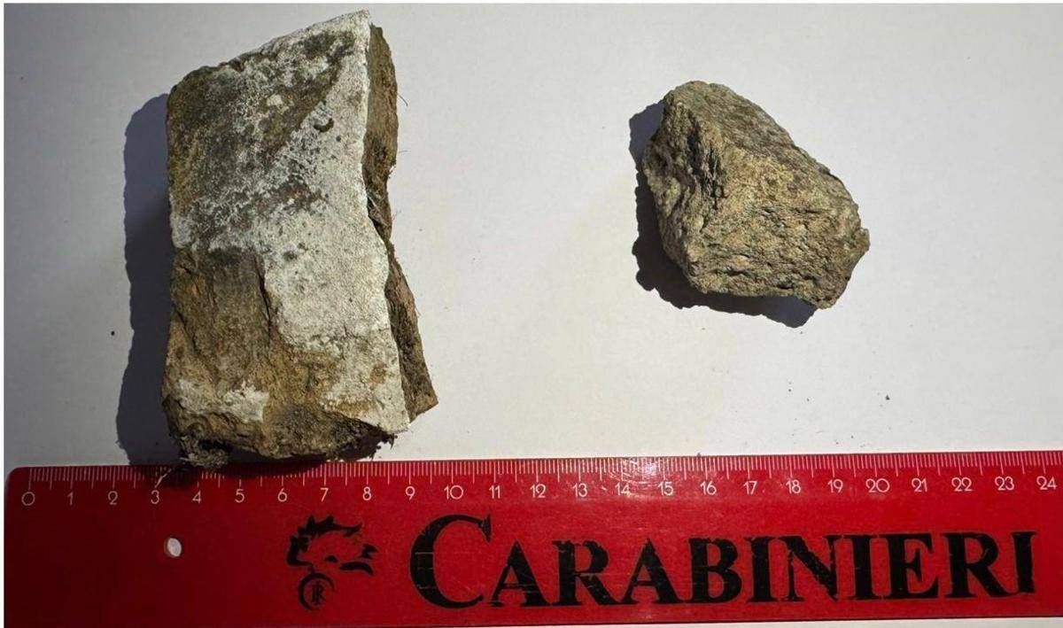 Pompei, turista americano ruba pietre agli scavi: “Sono per ricordo”