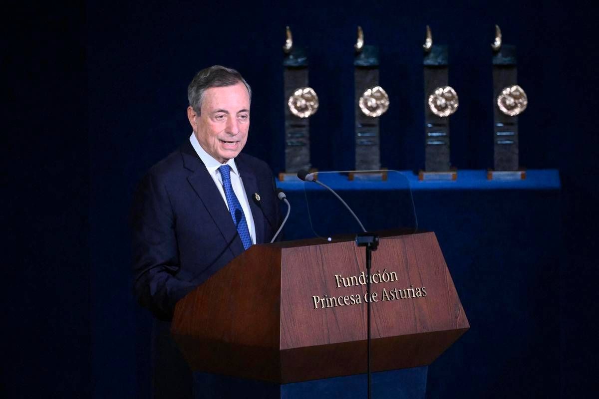 Ue, Draghi: “Sotto attacco principi su cui si fonda, futuro deve essere federalismo”