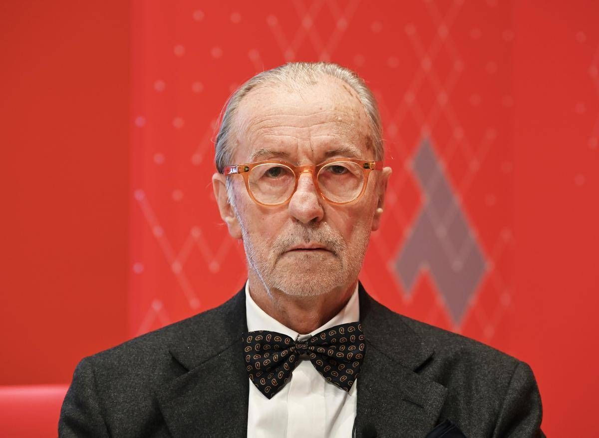 Vittorio Feltri, aggredito sotto casa a Milano: “Gli ho sferrato un pugno mostruoso”