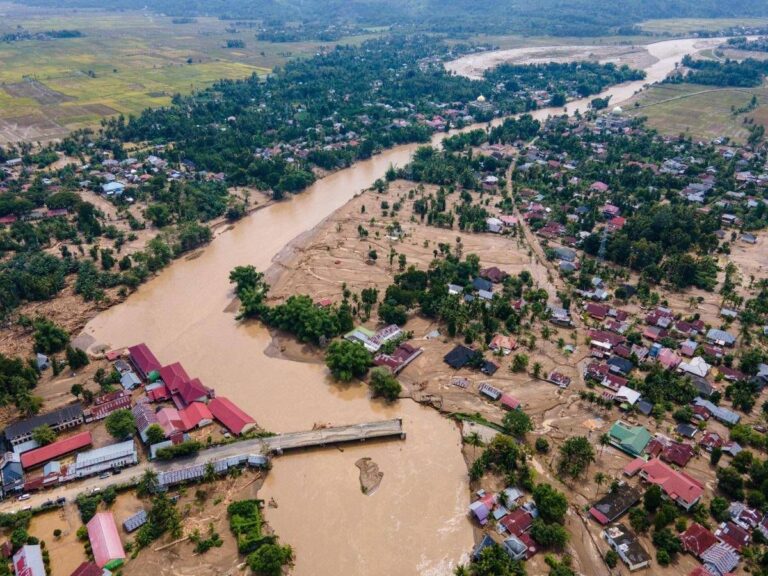 Alluvioni Indonesia, Sri Lanka e Thailandia: centinaia di morti per inondazioni e frane