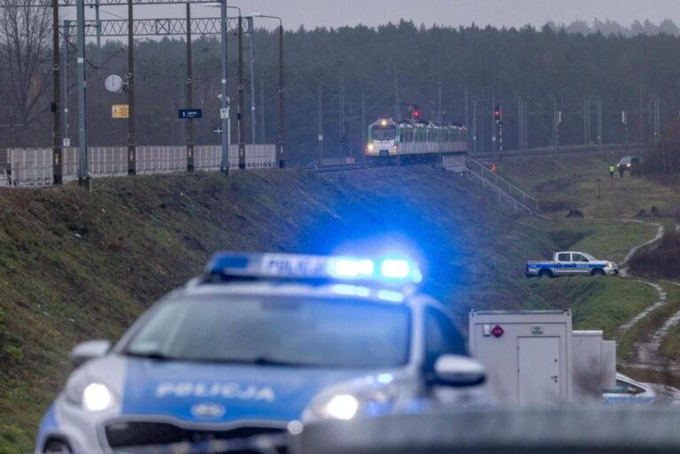Bomba su binari in Polonia, Tusk: “Due collaboratori di Mosca dietro sabotaggio”