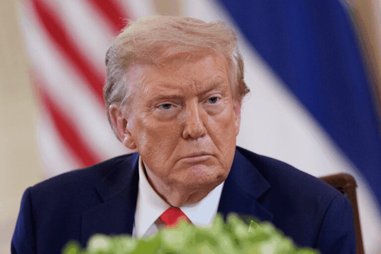 Caso Epstein, Trump attacca: “Era un democratico, chiedete a Bill Clinton non a me”