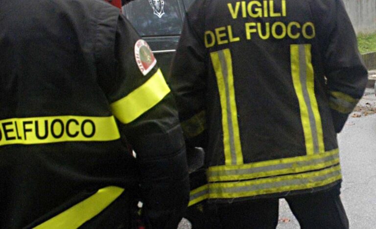 Elicottero precipita nel mantovano, pilota morto nello schianto