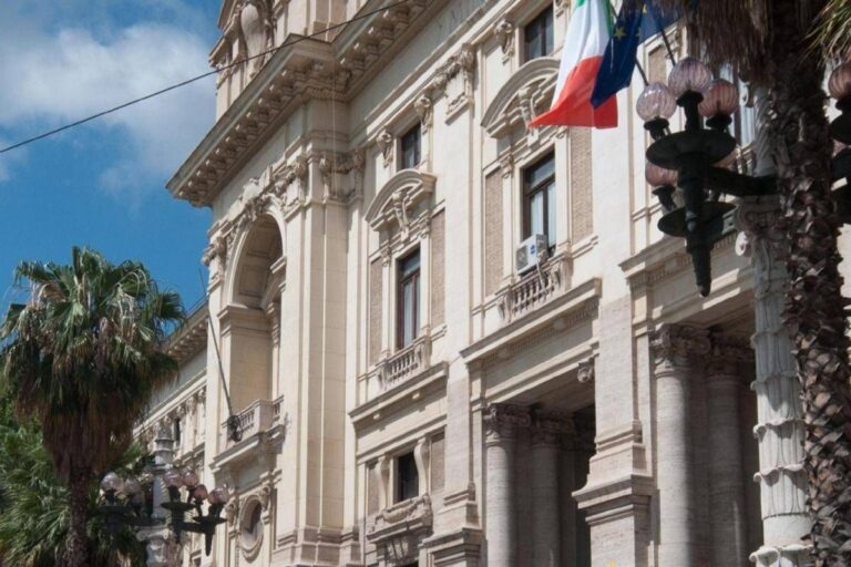 Famiglia nel bosco, ministero Istruzione: “Risulta regolare obbligo scolastico bambini”