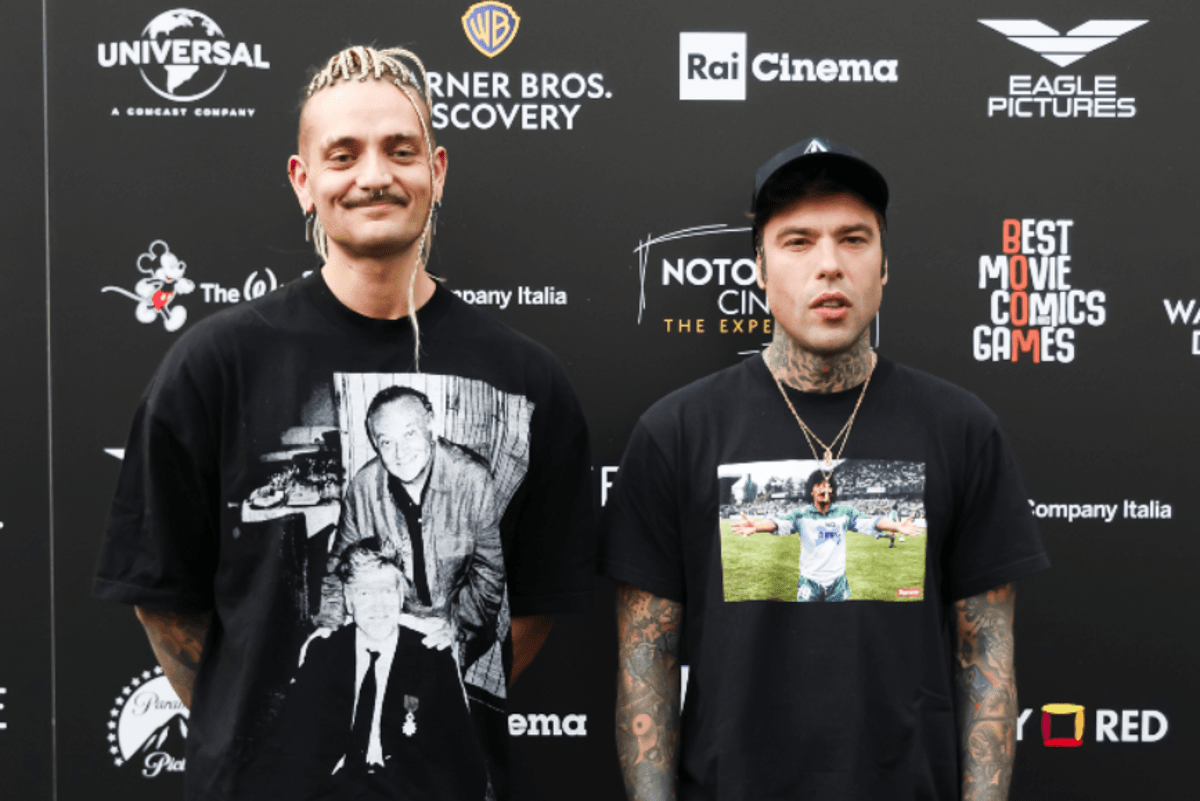 Fedez e Mr Marra denunciano in Procura: “Due finti poliziotti sono venuti a cercarci”