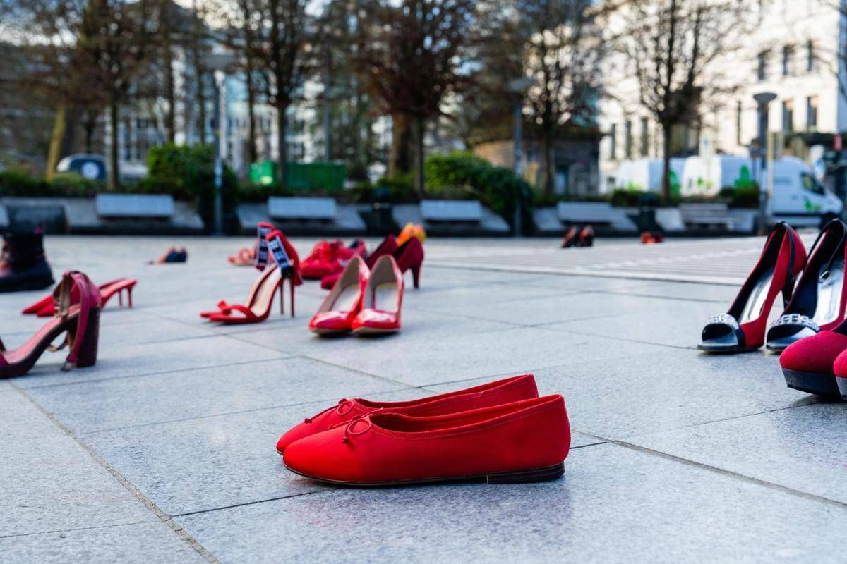 Femminicidio, la Camera approva all’unanimità il ddl: ecco il nuovo reato
