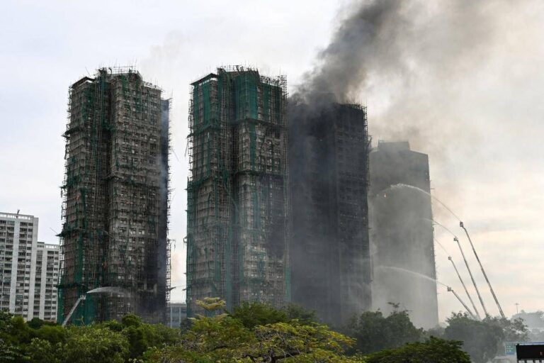 Hong Kong, salvate 144 persone dopo l’incendio: ancora 150 i dispersi