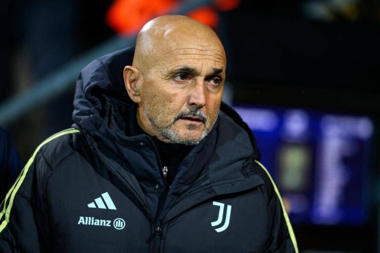 Juventus, Spalletti show con Benfica: litiga con un tifoso, poi tira un ceffone a Openda