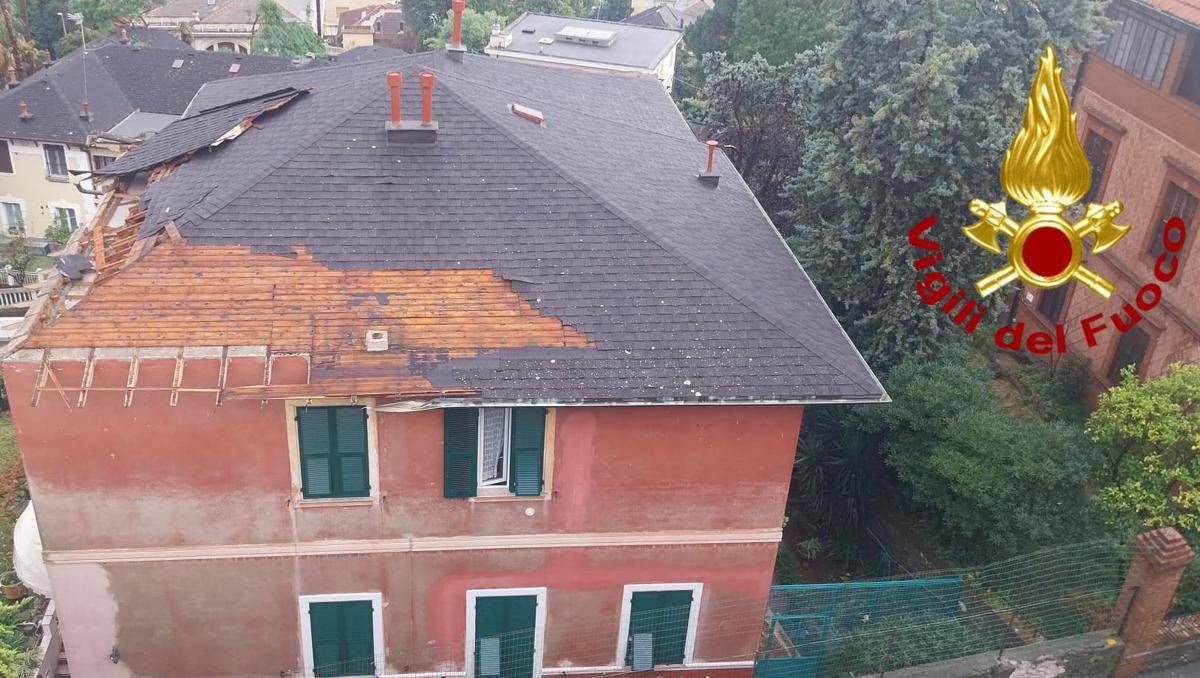 Maltempo a Genova: tromba d’aria, frane e allagamenti. Un muraglione crolla sulle auto