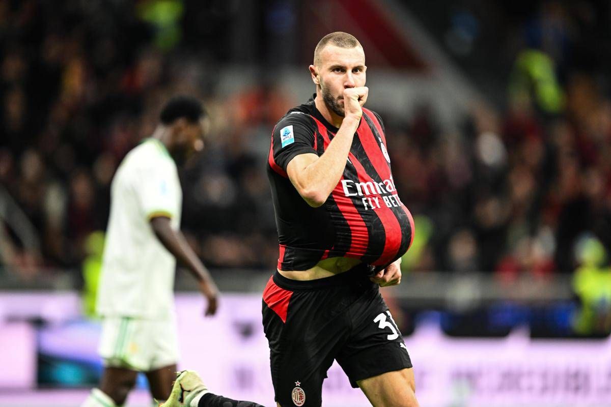 Milan-Roma 1-0, Pavlovic lancia i rossoneri a -1 dal Napoli capolista. Maignan para rigore a Dybala – Rivivi il match