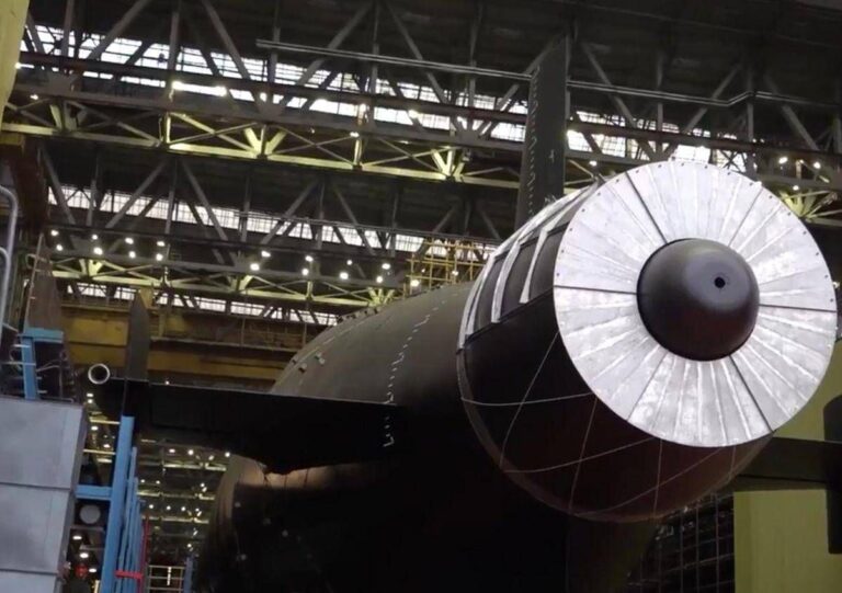 Russia vara il sottomarino nucleare Khabarovsk. Ucraina lancia controffensiva a Pokrovsk