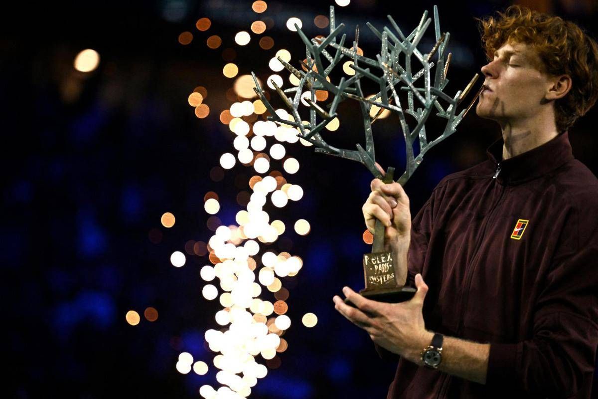 Sinner trionfa a Parigi e torna numero 1 del mondo – Rivivi la finale