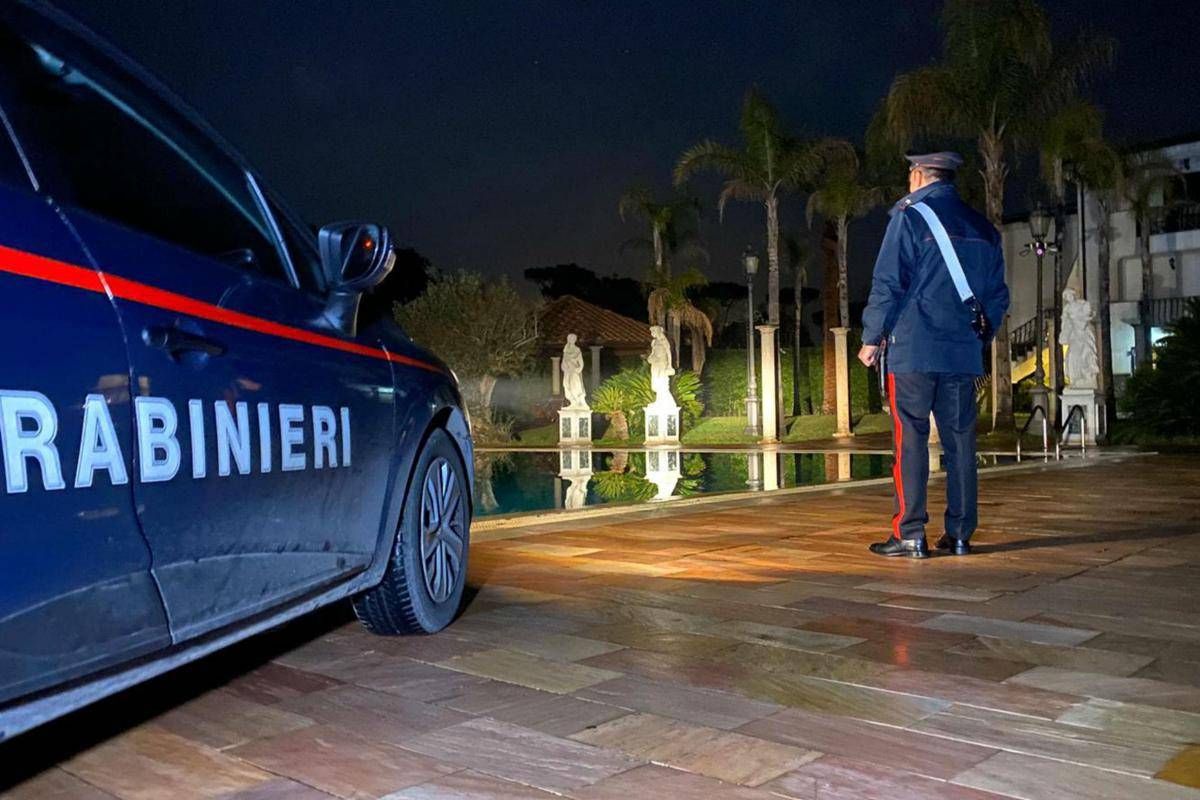 Torino, lite in strada con il compagno: donna si spara
