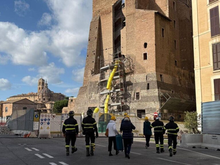 Torre dei Conti, zona ‘sospesa’ e locali in difficoltà in attesa della messa in sicurezza