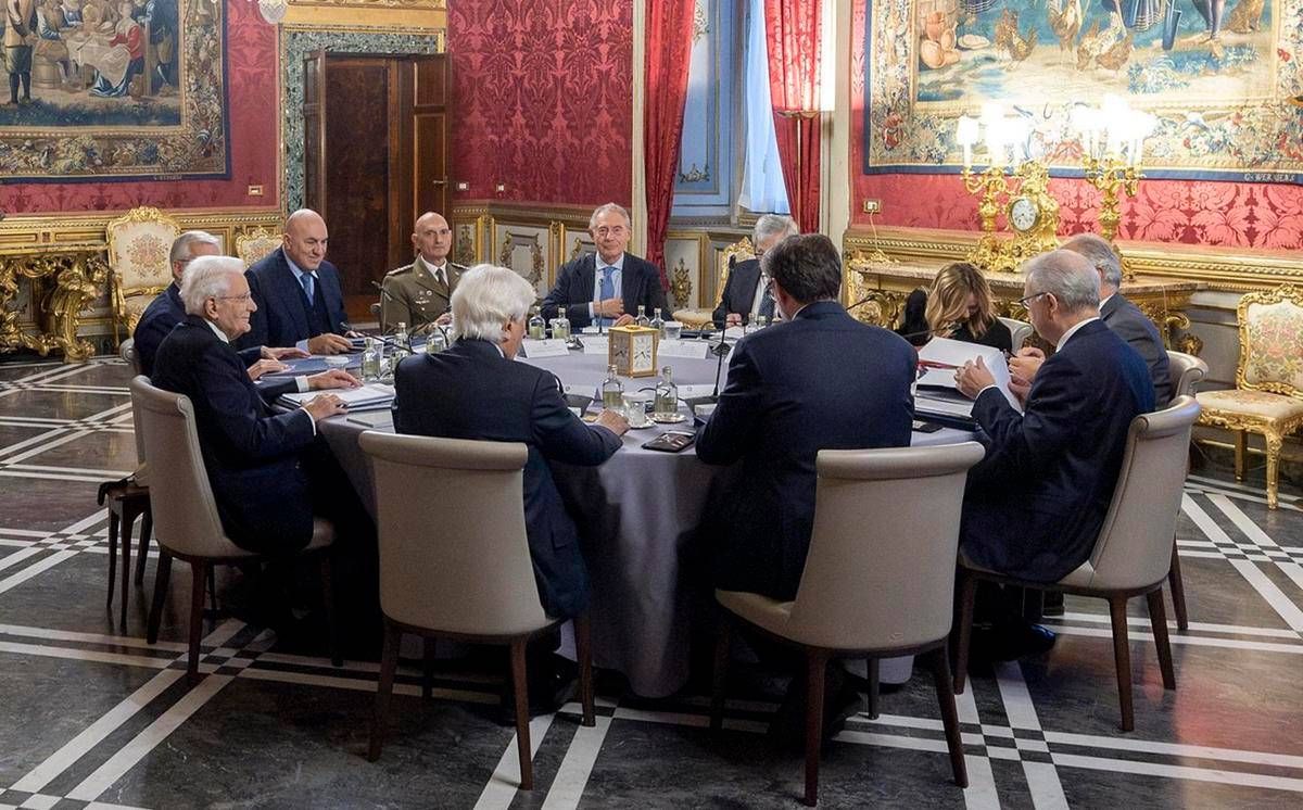 Ucraina, Consiglio supremo di difesa: “Pieno sostegno a Kiev, nuovo pacchetto di aiuti militari”