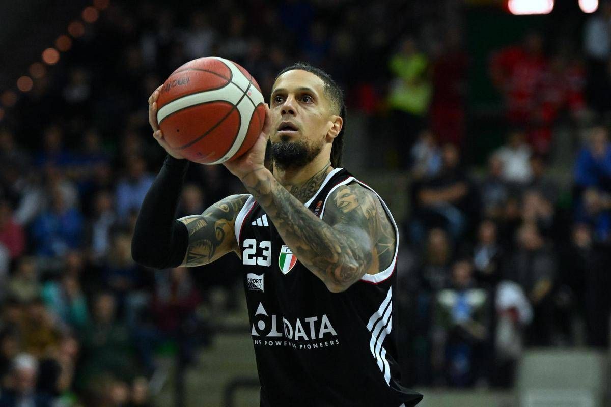 Virtus-Maccabi, polemiche in Eurolega. Meneghin: “Va giocata, politica fuori da sport”