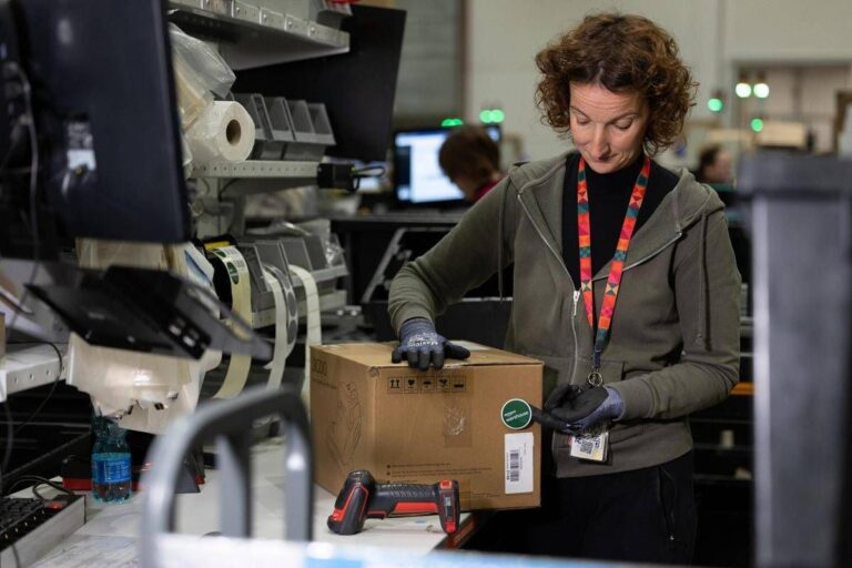 Amazon trasforma centro di distribuzione di Castel San Giovanni nel primo centro resi d’Italia