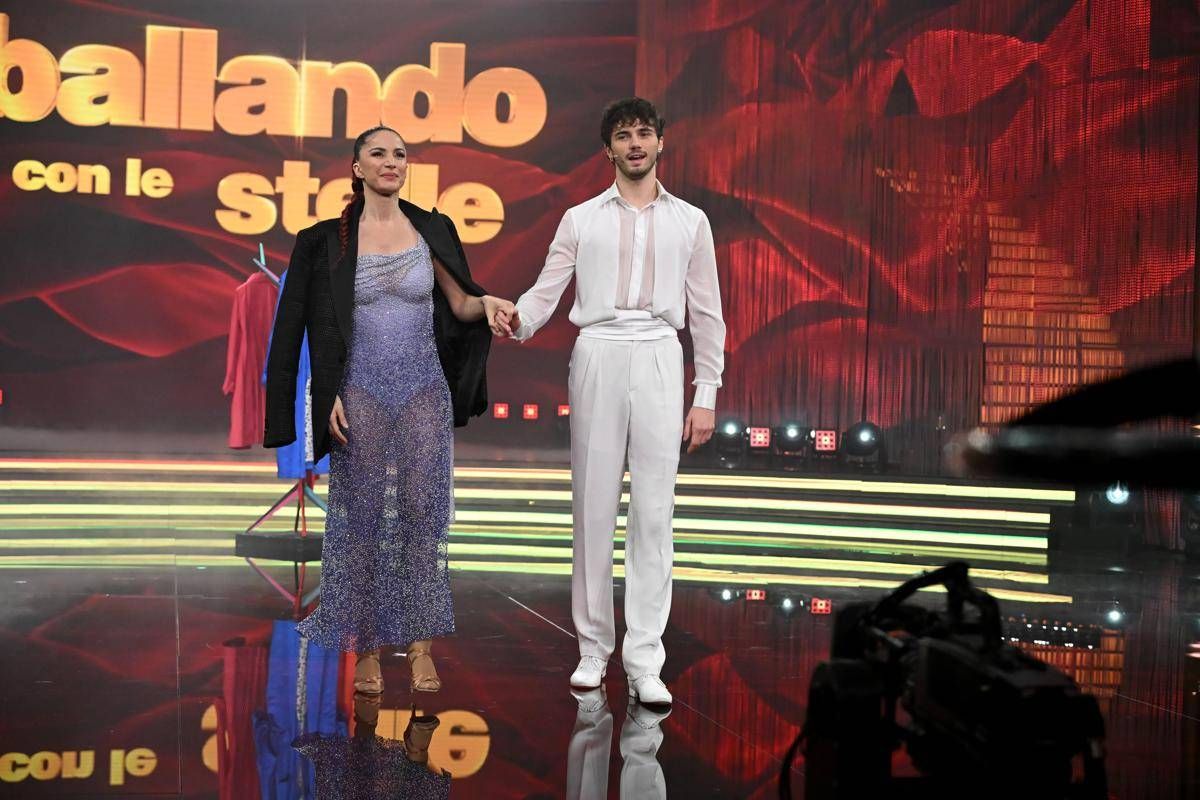 Ballando, Andrea Delogu in ospedale dopo la puntata: “Stavo troppo male”