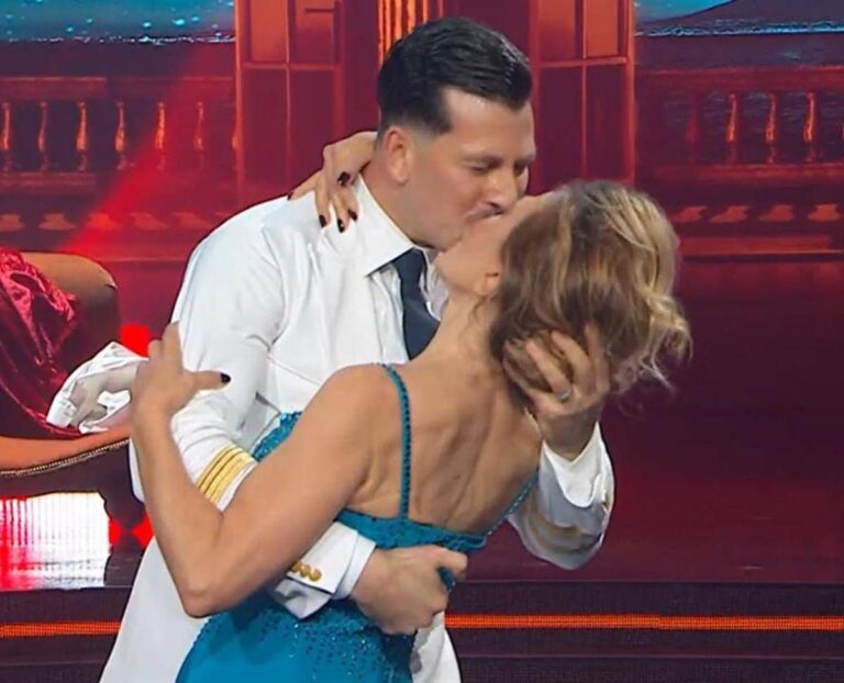 Ballando, D’Urso e il valzer con finale a sorpresa: il bacio con La Rocca