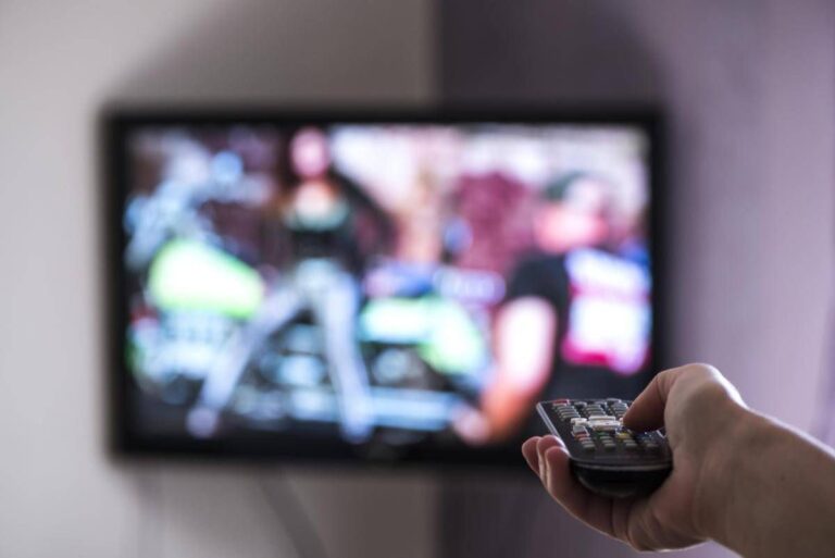Canone Rai 2026, esenzione per gli over 75: come fare e le scadenze da rispettare