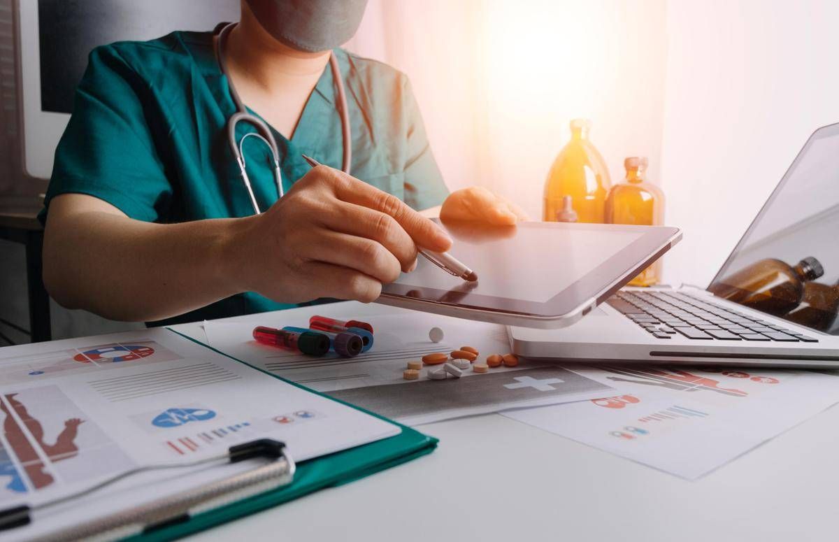 Certificato medico, visite per malattia e ricetta lunga: cosa cambia e da quando