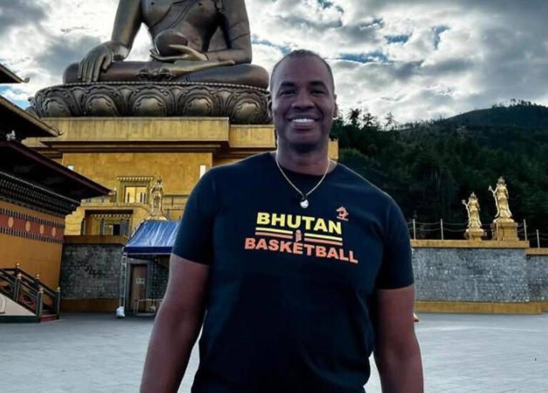 Collins, il primo giocatore Nba a fare coming out: “Ho un tumore in fase terminale”