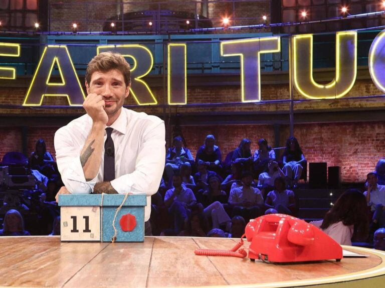 De Martino: “Mi porto il lavoro a casa”. E a Natale gioca ad ‘Affari Tuoi’