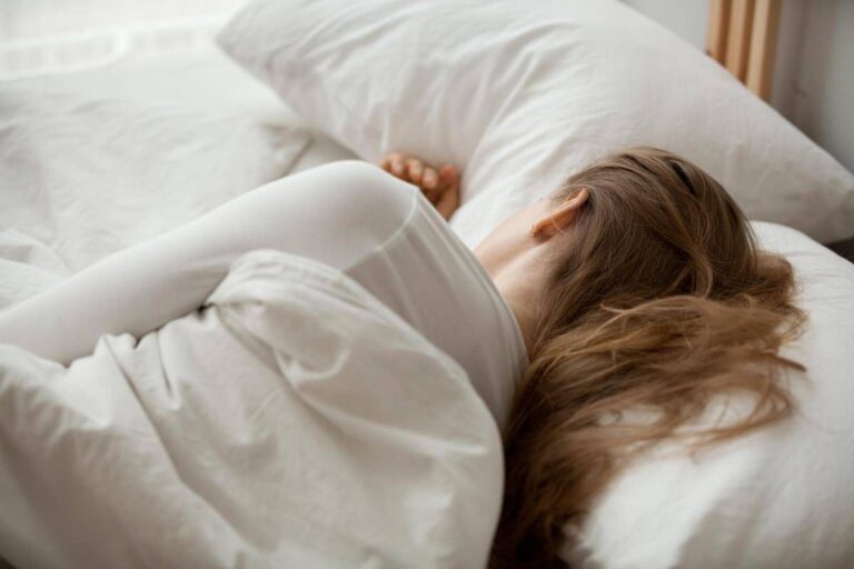 Il sonno profondo combatte l’Alzheimer, lo studio e i consigli per dormire meglio