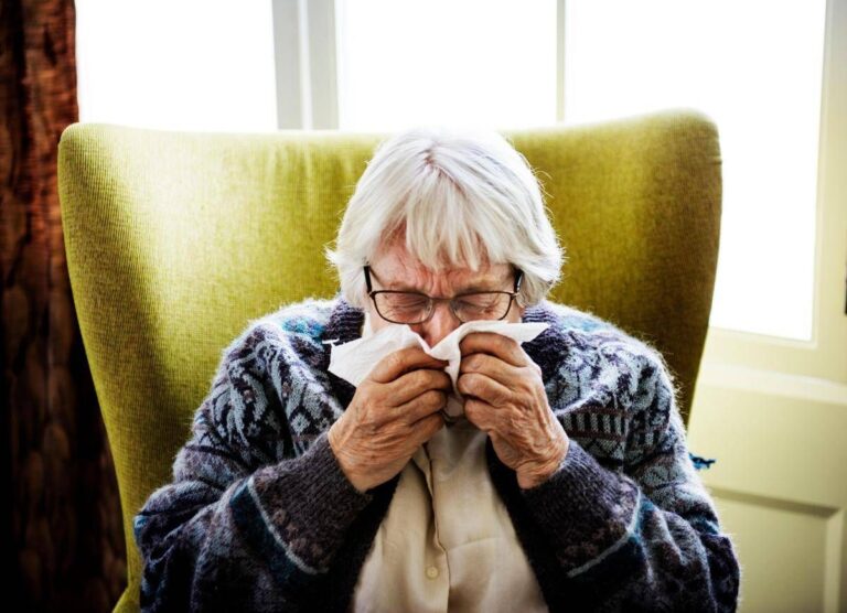 Influenza, Andreoni: “Stare riguardati e idratati, no ad antibiotici se non prescritti”