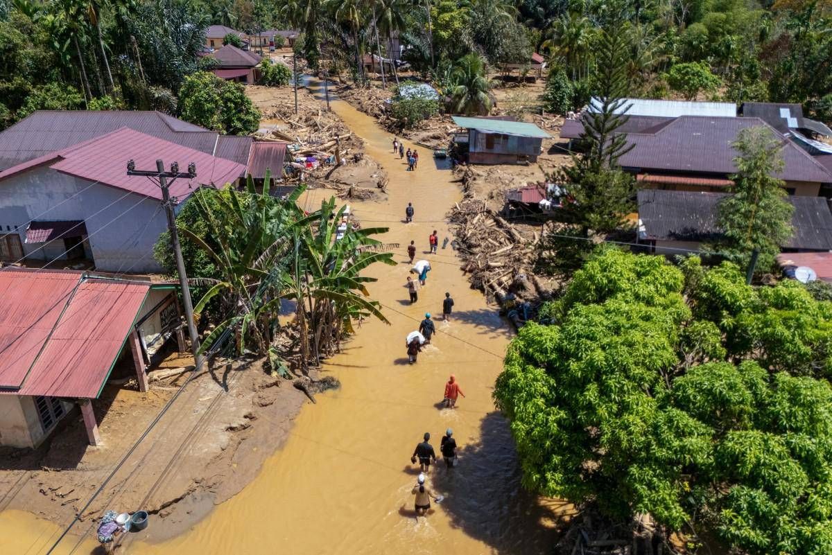 Inondazioni in Indonesia, sale il bilancio: 800 morti e 650 dispersi